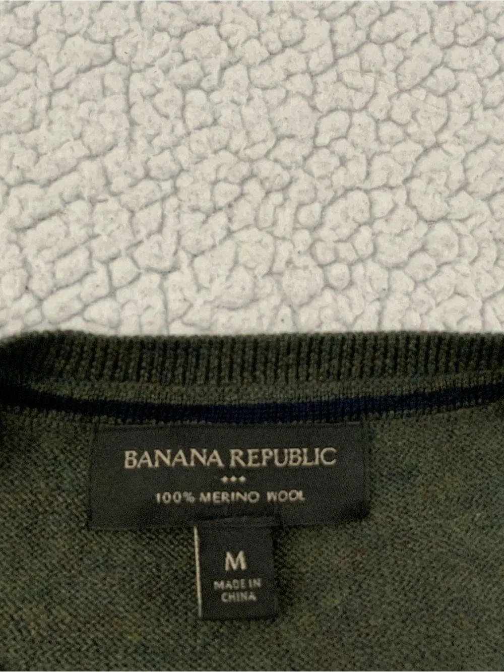 Banana Republic Mens Medium 100% Merino Wool Sweater V Neck Olive Green New
